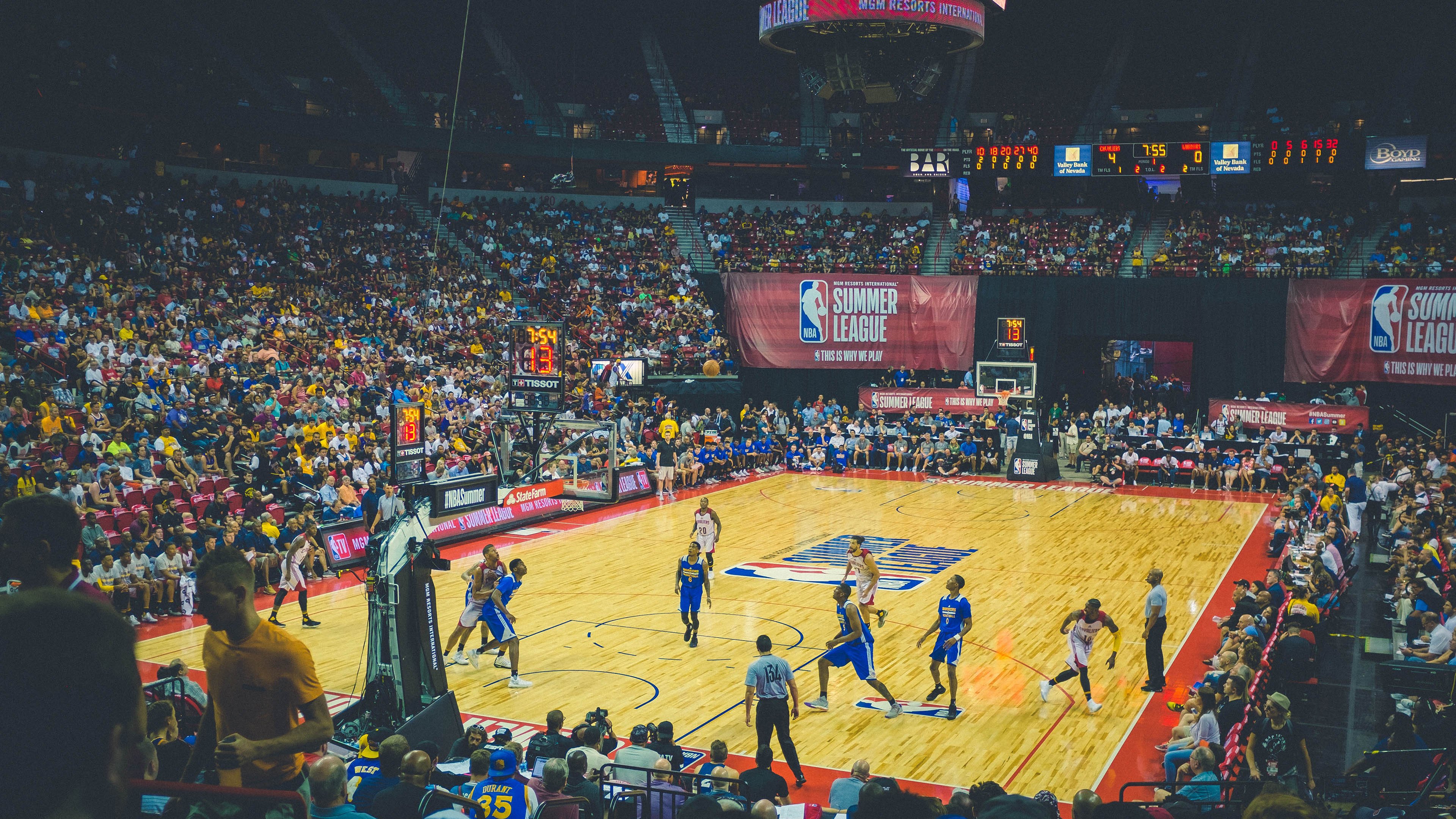 _魅力街头：城中最热网球PK赛引爆市民热情_，网球氛围比较好的城市