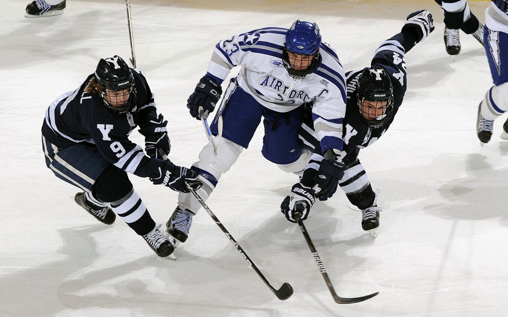 河床与独立队争夺积分榜优势，河床队对青年人